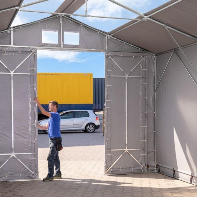 Skladiščna hala 8mx12m - str.višina 4,0 m (vrata na zadrgo,na dvig,drsna vrata), PVC ponjava PRIMEtex 2300, ognjevarna, siva | brez statike Skladiščna hala 8mx12m - str.višina 4,0 m (vrata na zadrgo,na dvig,drsna vrata), PVC ponjava PRIMEtex 2300, ognjevarna, siva | brez statike